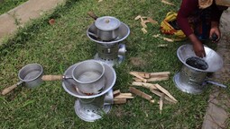 Drei Nafagaz Kocher werden angefeuert