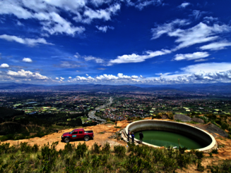 Wasserbecken für Kleinbauern Von Naturefund gebautes Wasserbecken zur Wasserversorgung von Kleinbauern in Bolivien.