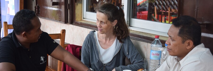 Kaffeetrinken und sich Kennenlernen in Sambava Foto: Naturefund